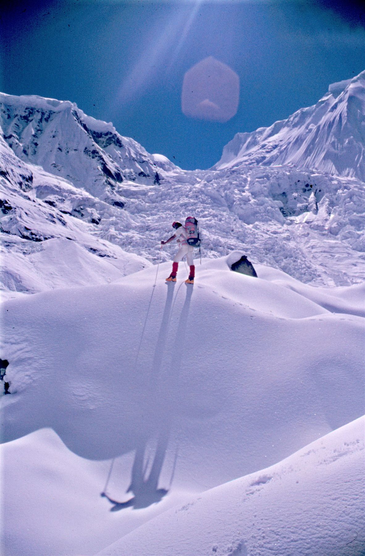 Alpinista del club en un glaciar del Annapurna en 1988