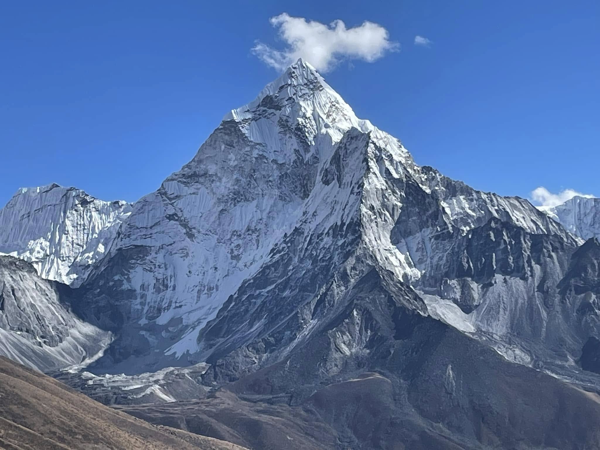 El Ama Dablam, la montaña del Himalaya que da nombre al club